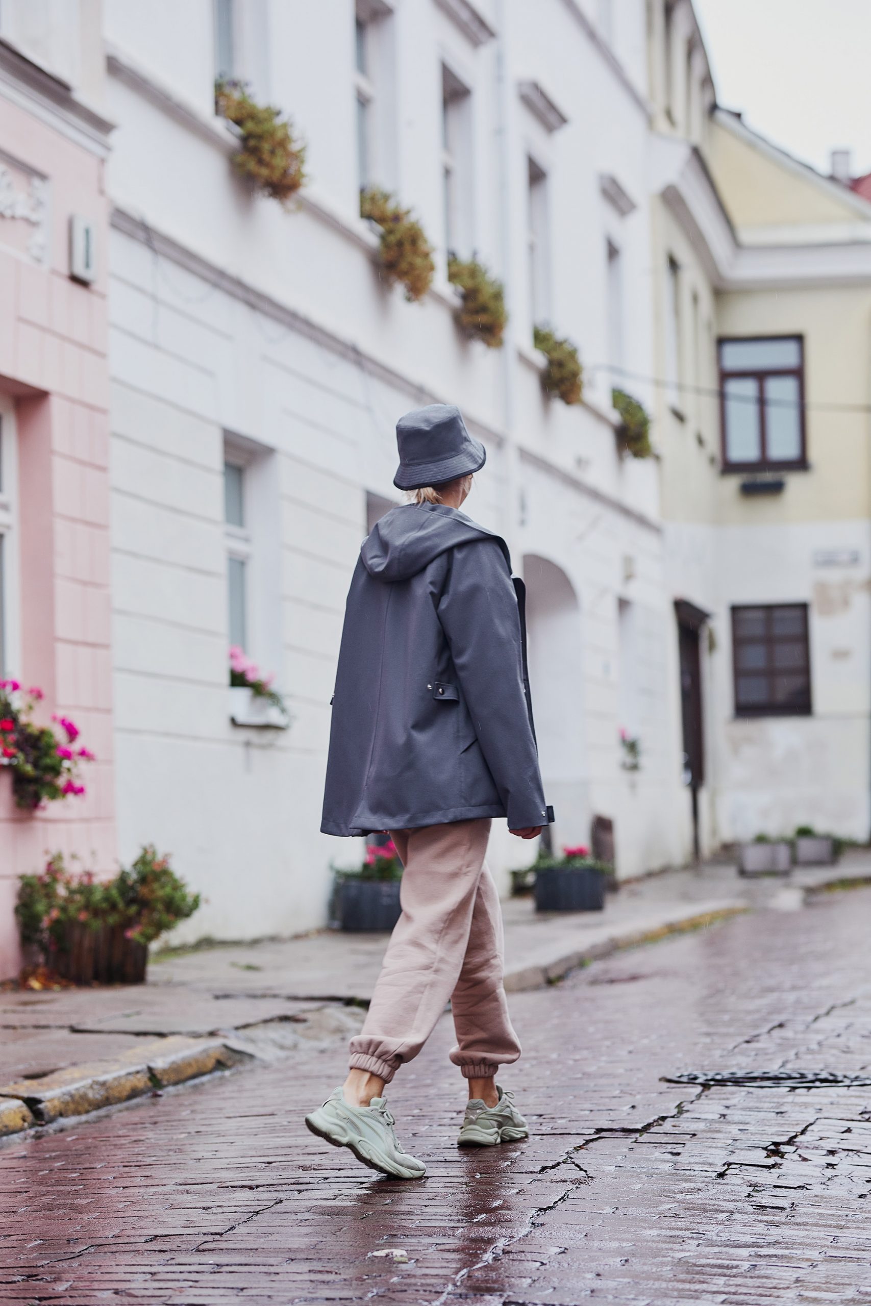 4 Easy Tips On How To Style A Raincoat - Ducktail Rainwear Fashion