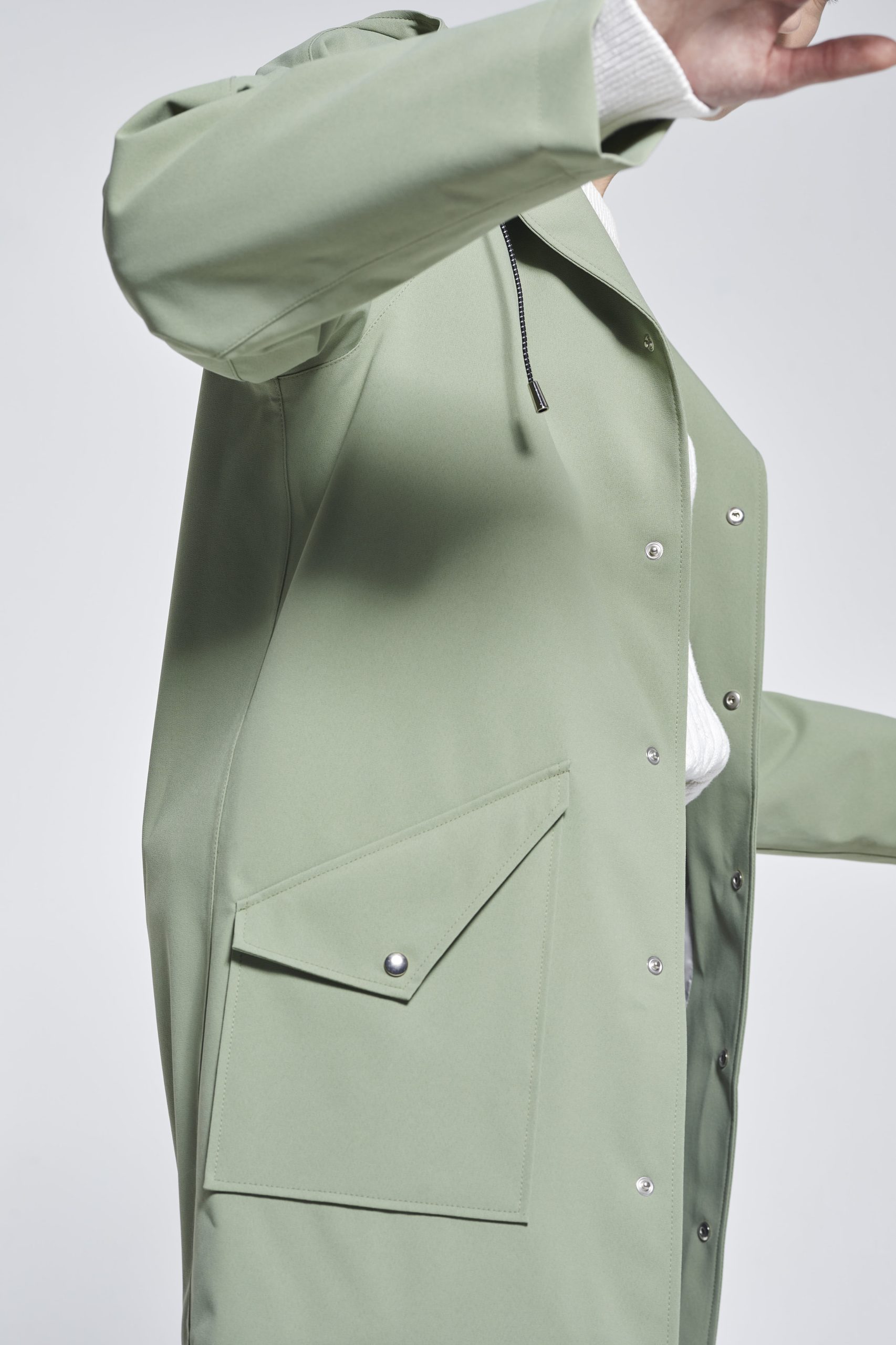 オリーブ シティレインコート－リサイクル素材 - Ducktail Rainwear