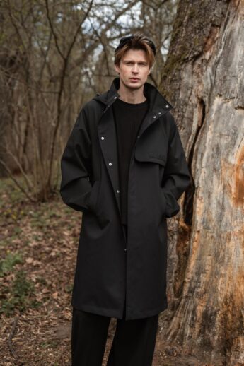 BLACK FLOW RAINCOAT - recycled materials
